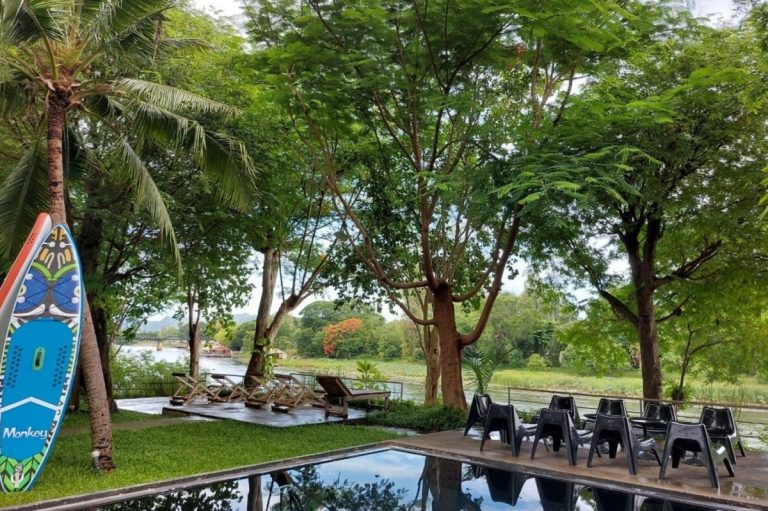 แนะนำพลูวิลล่ากาญจนบุรี บ้าน Tamarind Poolvilla ติดริมแม่นำ้แคว ⛵🌊