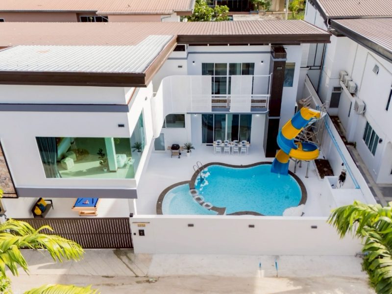 LINE ALBUM Hampton Place 251021 11