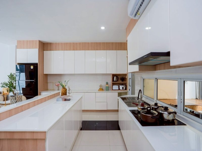 LINE ALBUM Hampton Place 251021 13