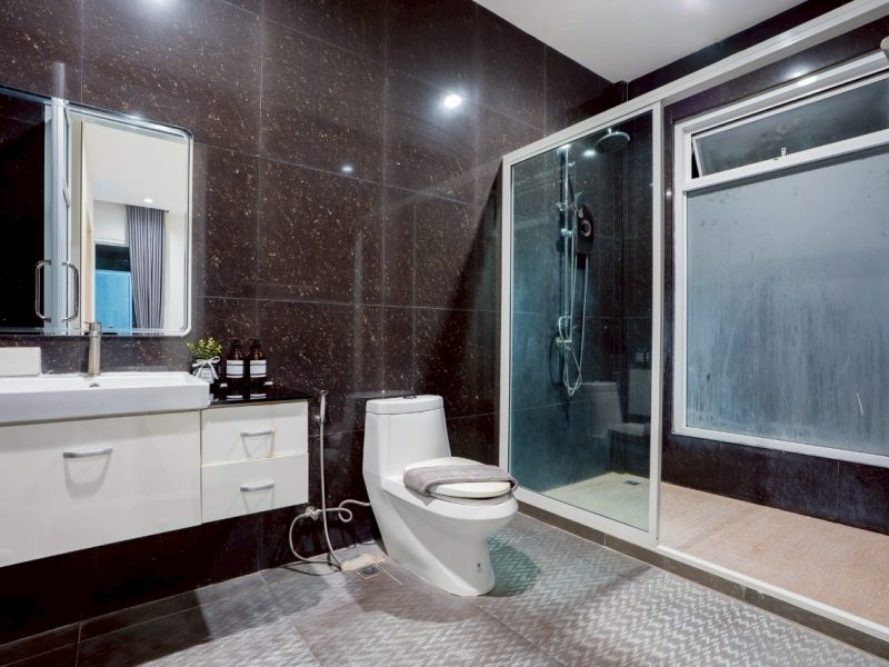 LINE ALBUM Hampton Place 251021 2