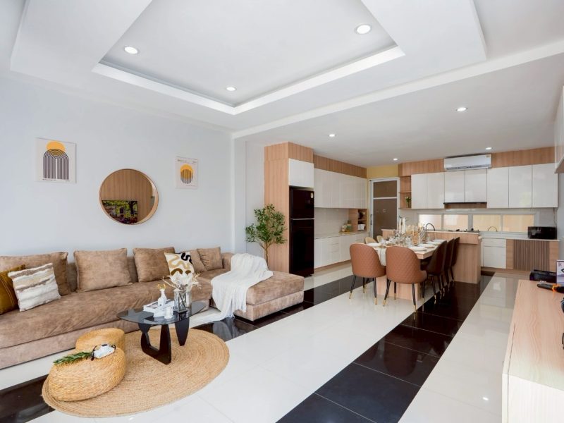 LINE ALBUM Hampton Place 251021 20