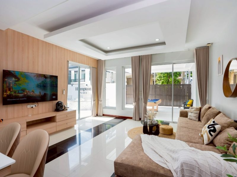 LINE ALBUM Hampton Place 251021 21