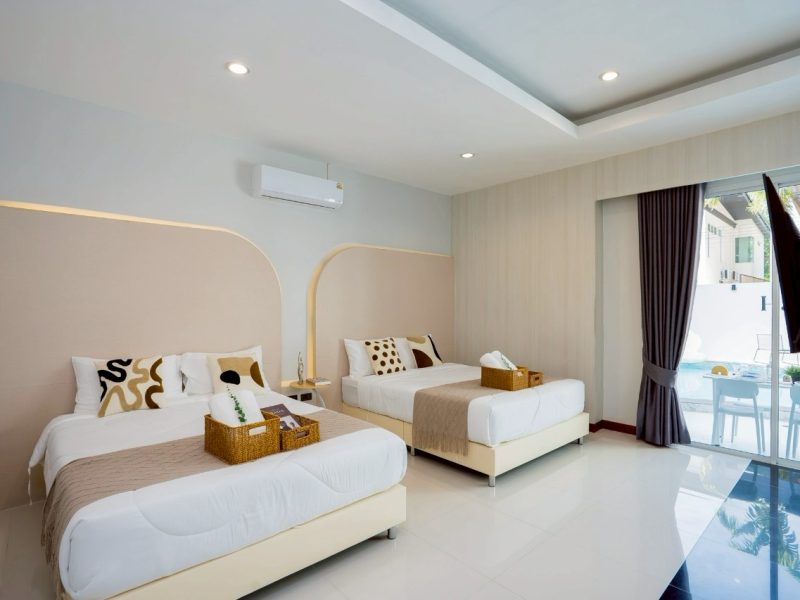 LINE ALBUM Hampton Place 251021 26