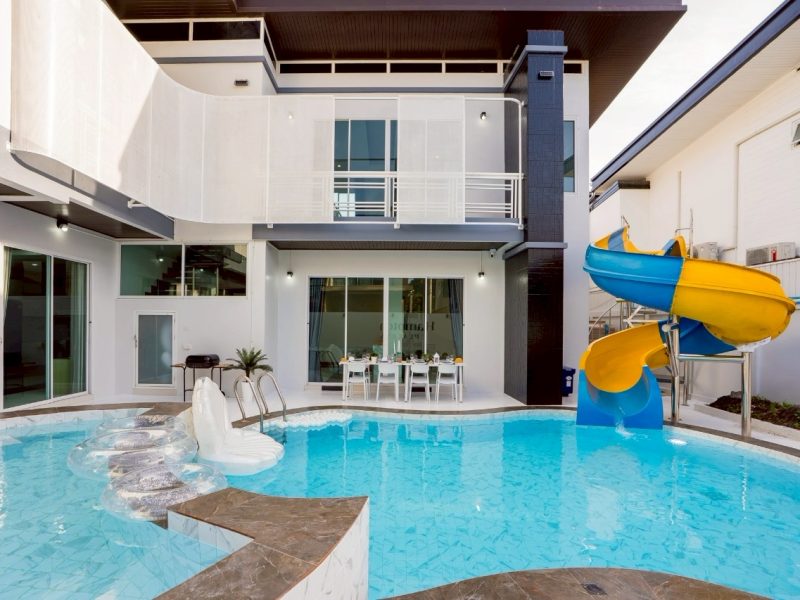 LINE ALBUM Hampton Place 251021 27