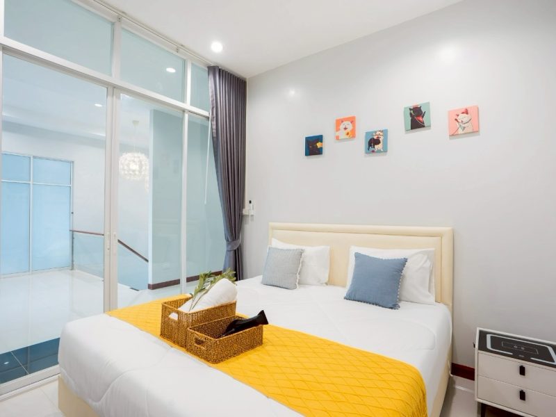 LINE ALBUM Hampton Place 251021 3