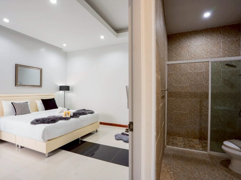 LINE ALBUM Hampton Place 251021 4