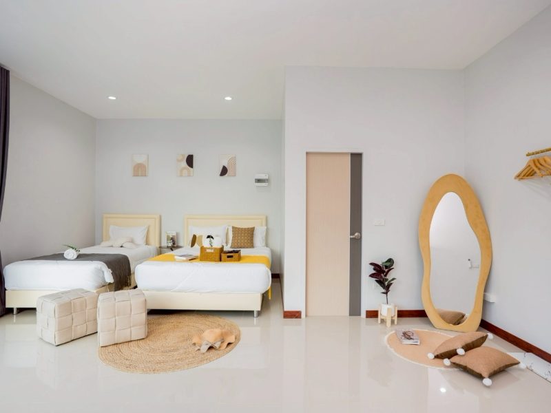 LINE ALBUM Hampton Place 251021 6