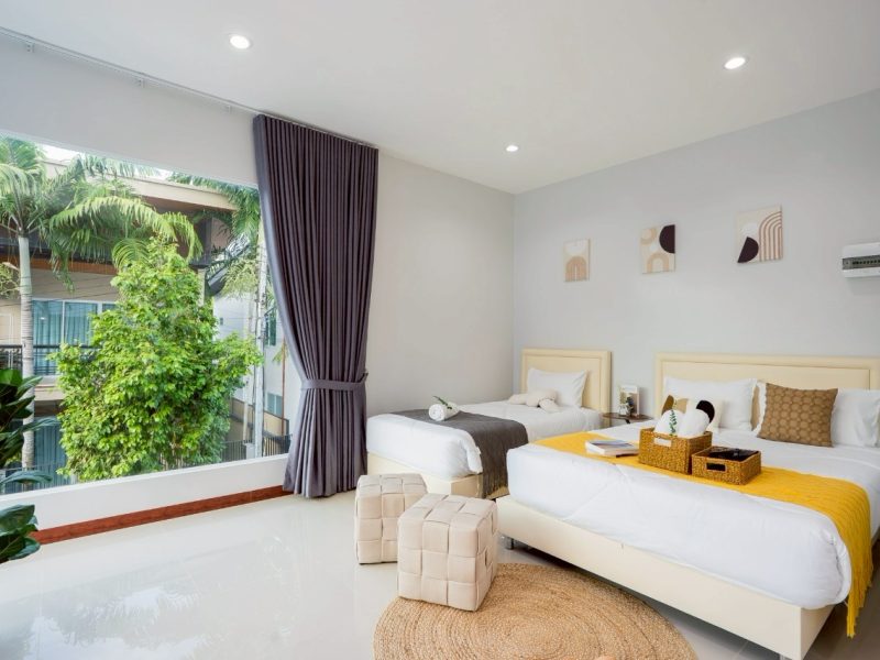 LINE ALBUM Hampton Place 251021 7