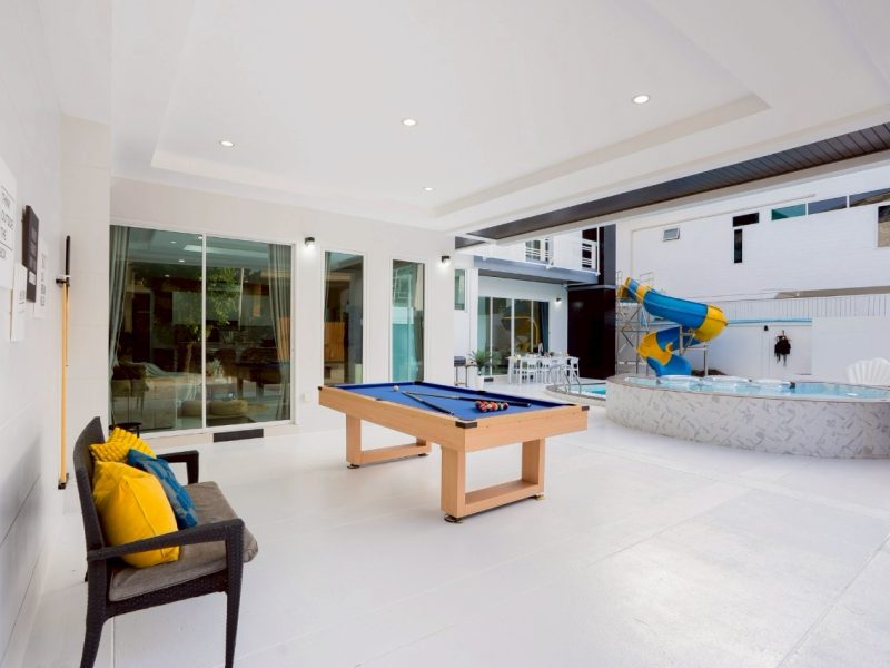 LINE ALBUM Hampton Place 251021 9